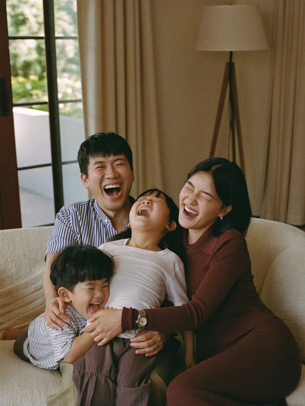 네 가족 웃는 모습 — 우리 가족 도감 미리보기